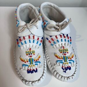 Vintage White Beaded Taos Moccasins Leather Size 6 Women
